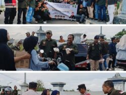 Jembatan Merdeka Pebayuran Mendadak Ramai, 1.000 Paket Takjil Ludes Dibagikan AKPERSI Jawa Barat dalam Sekejap