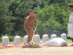 Dukung Industri Kopi Lokal, Bupati Taput Sapa Karyawan dan Petani di Siborongborong