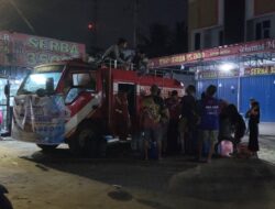 Kali Ke 2 AKPERSI KALBAR, Damkar Dan Pemerintah Desa Sungai Rengas Bagikan Air Bersih Untuk Masyarakat