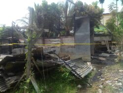 Sebuah rumah warga di alur Pinang induk di lalap si jago merah hingga ludes